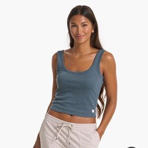Vuori Sunrise Crop Tank, Stone, size SMALL